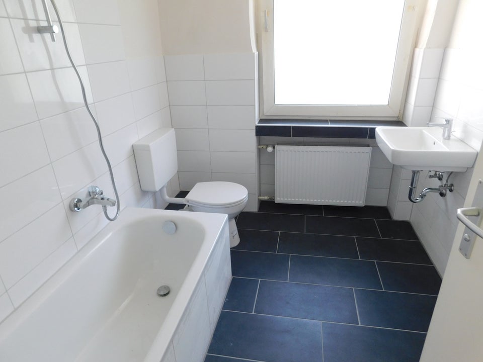 Großzügig mit Balkon, ideal als Familie mit neuem Wannenbad! - Foto 2
