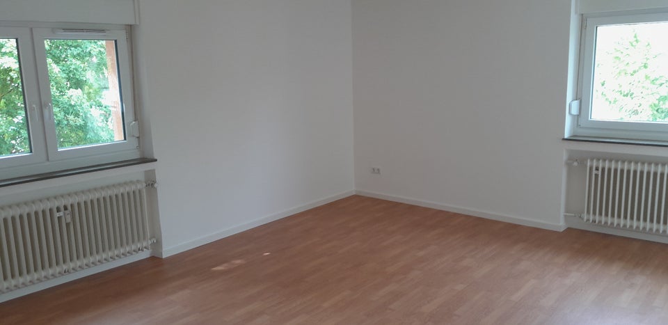 Ruhig, bezugsfertig & großzügig: Attraktive 4-Zimmer-Wohnung mit Balkon für Ihre Familie - Foto 1