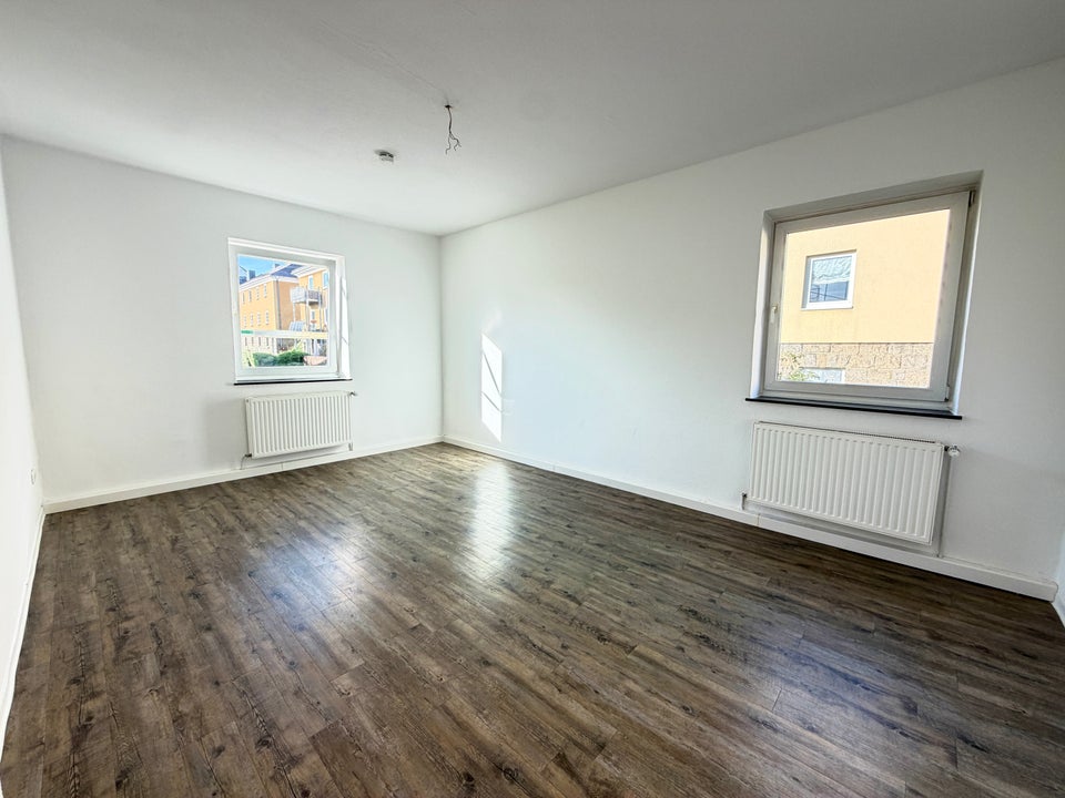 Großzügig geschnittene 4-Zimmer-Wohnung mit Flair sucht neue Mieter! - Foto 3