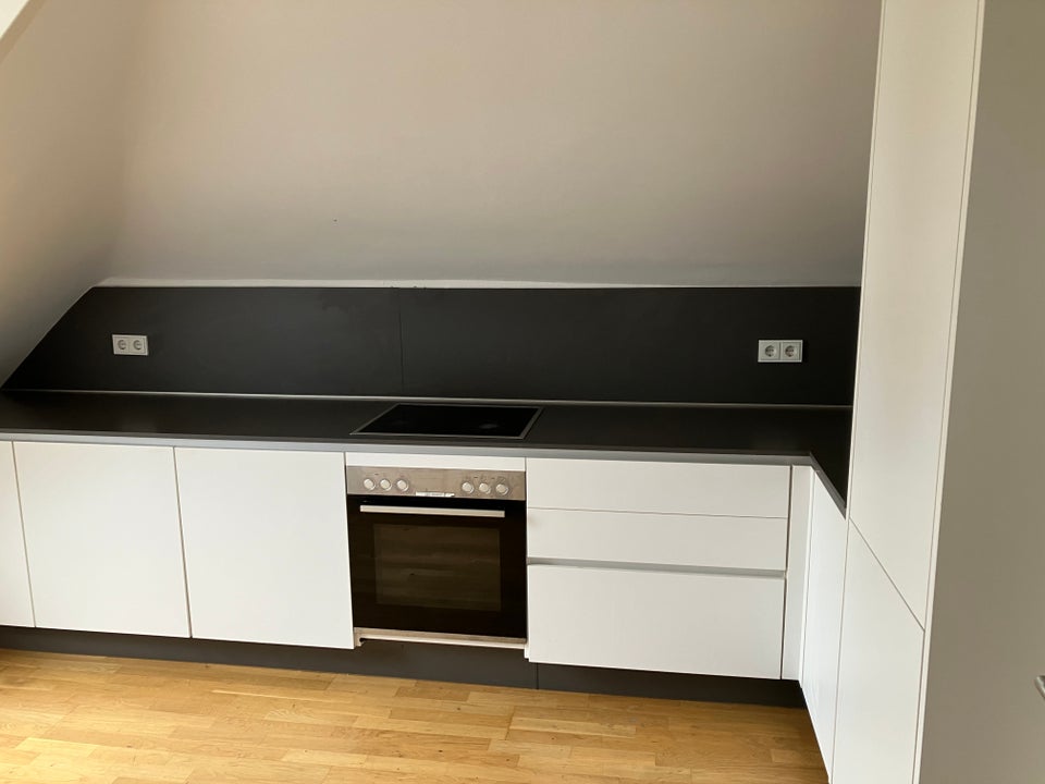 Schicke 3 Zimmerwohnung mit Tageslichtbad und Küche - Foto 2
