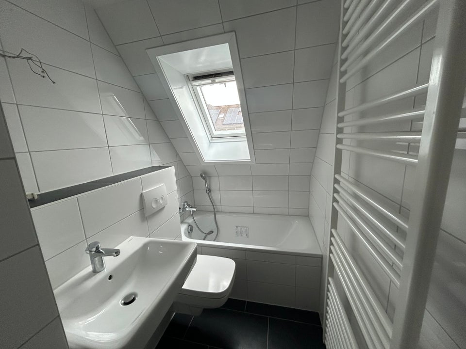 Wohn(t)raum - Dachgeschoss mit viel Raum! - Photo 2