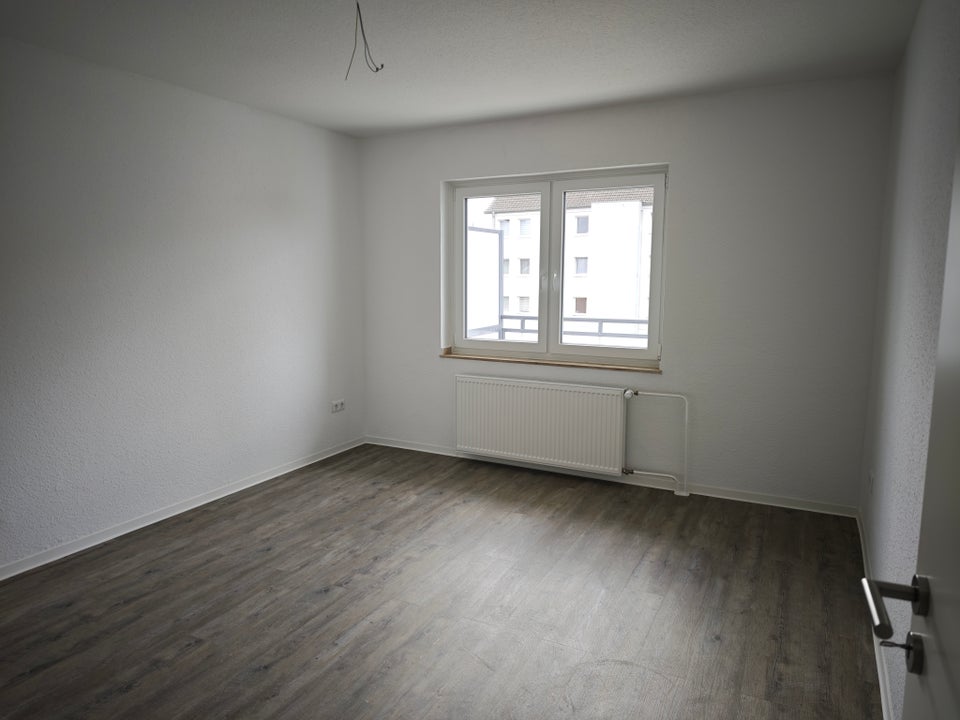 Wohnglück - frisch sanierte und renovierte 2-Zimmer-EG.-Wohnung mit Balkon - Photo 4