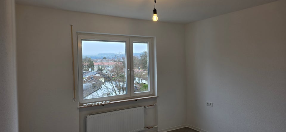 Einziehen und wohlfühlen: Moderne 4,5-Zimmer-Wohnung mit Balkon - Foto 5