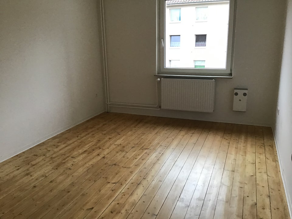 Stop! Weitläufige 4-Zimmer-Wohnung - Photo 3