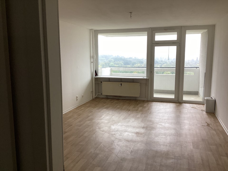 Weitblick: Helle 3 Zimmerwohnung mit Balkon - Foto 1