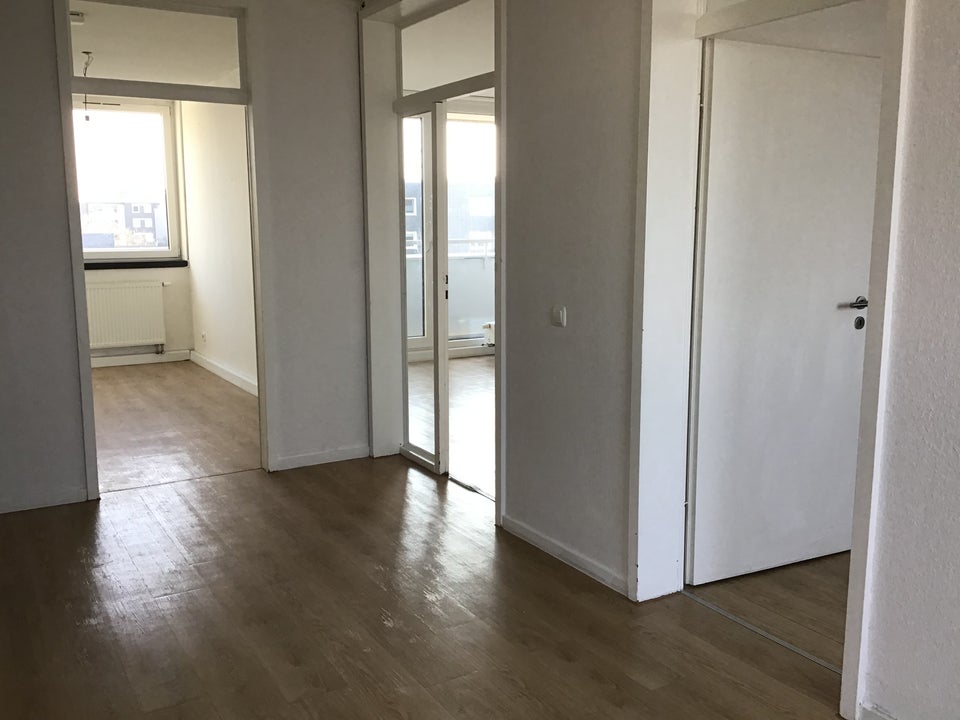 Ansprechende und geräumige 3-Zimmer-Wohnung mit wunderschönem Balkon! - Foto 3