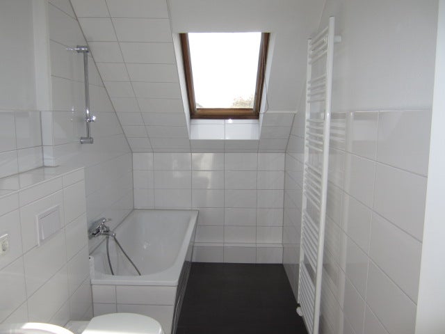 renovierte und bezugsfertige 1 Zimmer DG-Wohnung in Berlin Adlershof - Photo 1