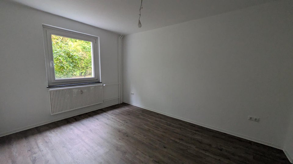 Modernisierte 2- Zimmer-Wohnung mit Balkon - Foto 1
