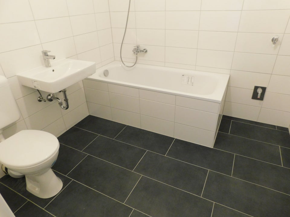 Schöne Familienwohnung im modernisierten Haus, einzugsbereit! - Photo 4