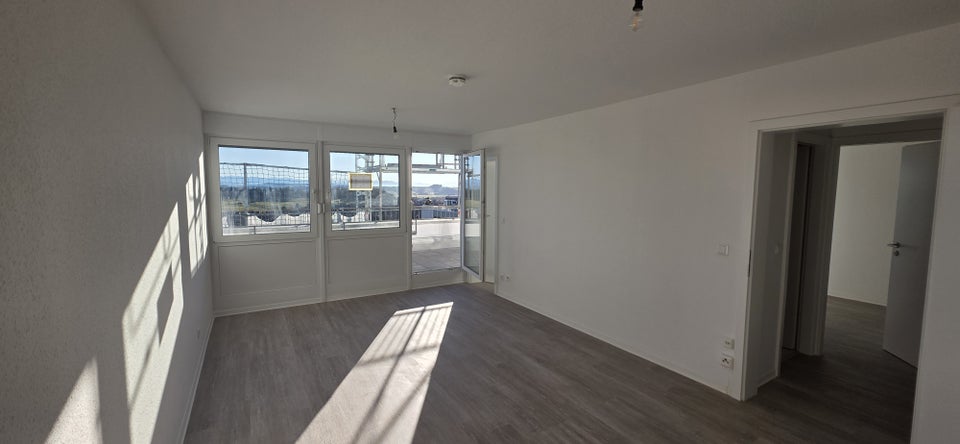 Für Sie renoviert! 2-Zimmer-Wohnung mit Dachterrasse - Foto 1