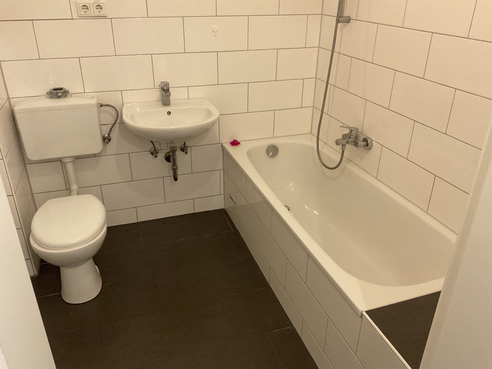 Wir machen es hübsch. Suchen Sie drei Zimmer? Dann schauen Sie doch mal rein. - Photo 3