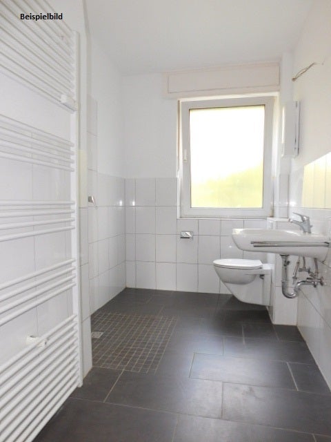 Renoviert und bezugsfertig...Ansprechende 3-Zimmer-Wohnung in Uerdingen mit Balkon... - Photo 2