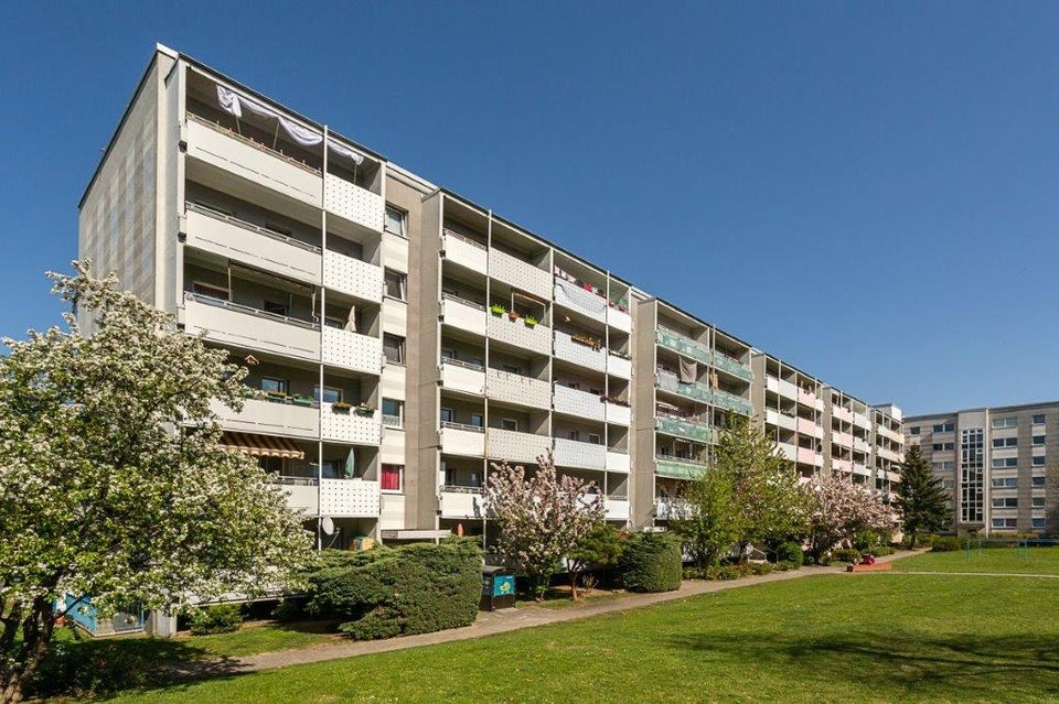 Neue Wohnung, neues Glück! Sanierte 4 Raumwohnung mit Balkon! - Photo 1
