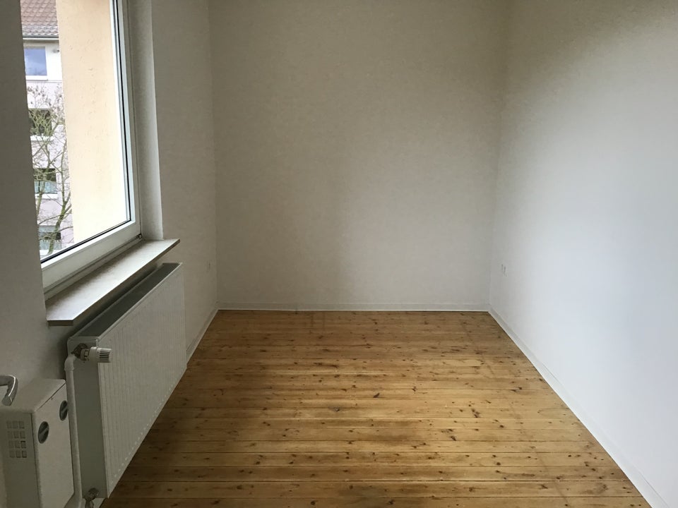 Stop! Weitläufige 4-Zimmer-Wohnung - Photo 4