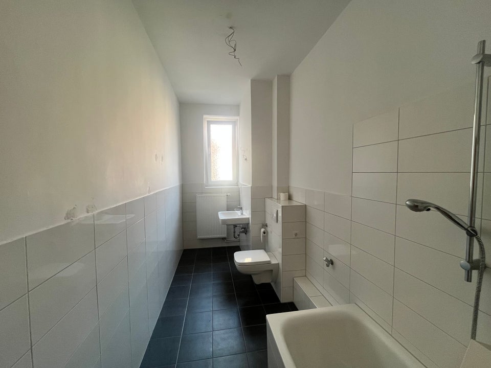 Helle 3-Zimmer-Wohnung mit Altbaucharme und schönen Holzdielen - Foto 4