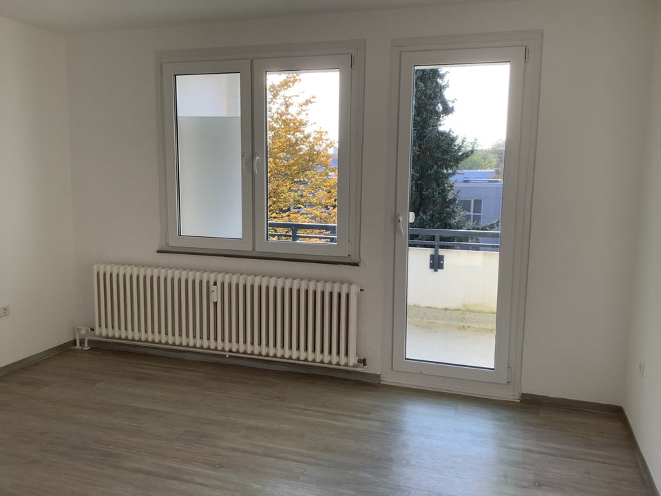 Helle und sanierte 3 Zimmer-Wohnung mit Einbauküche in Baumheide - Foto 2