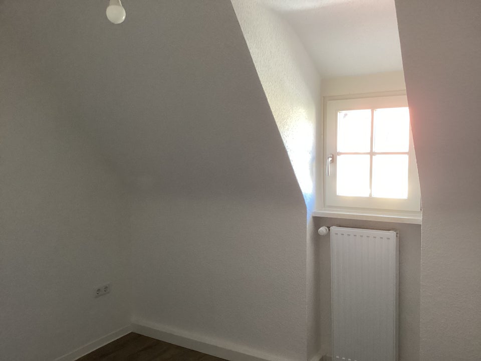 Wohn(t)raum mit Charme - 3-Zimmer-Wohnung im Dachgeschoss - Photo 3