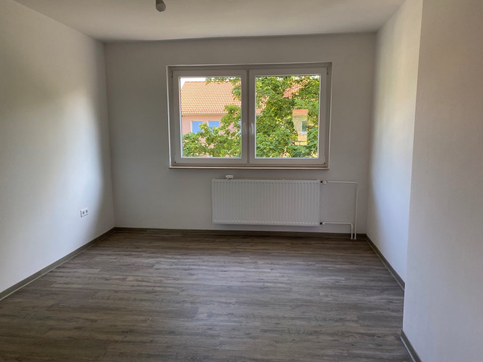 Helle 2,5-Zimmer-Wohnung mit Balkon - Foto 2
