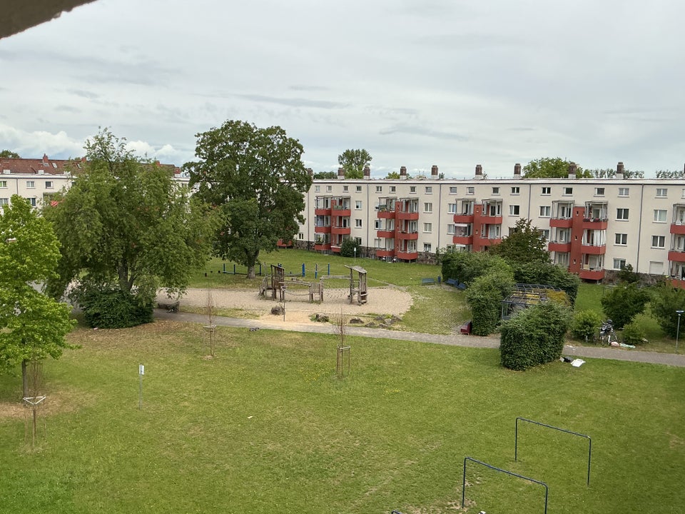 Farbenfrohe 2-Zimmer-Wohnung mit Tageslichtbad im Limes-Quartier zu vermieten - Foto 3