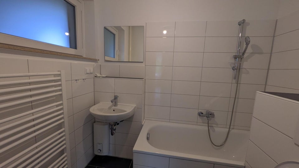 Modernisierte 2-Zimmer-Wohnung mit Balkon - Foto 4