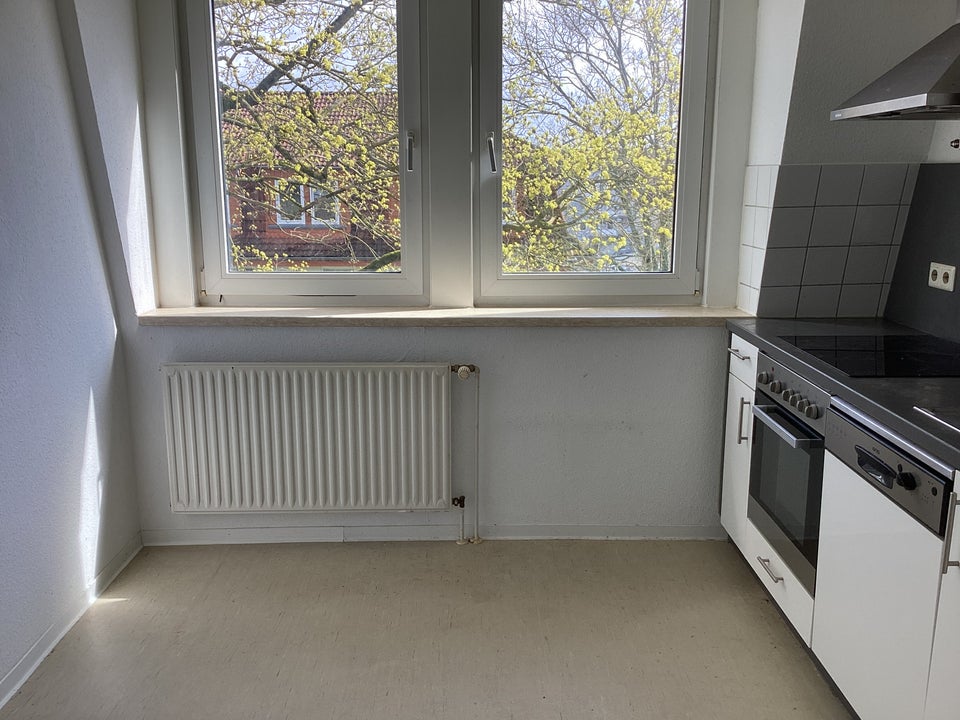 Frisch renovierte 4-Zimmer-Wohnung mit Einbauküche an WG zu vergeben! - Photo 3