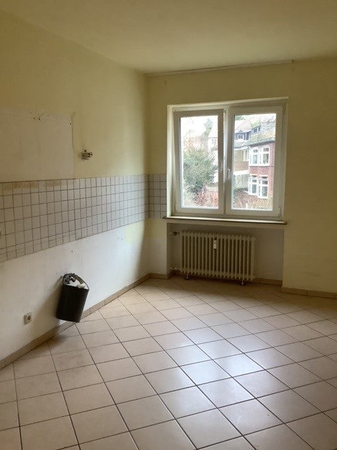 Willkommen Zuhause: 3-Zimmer-Wohnung mit Balkon und Wannenbad in Sanierungsphase - Photo 4