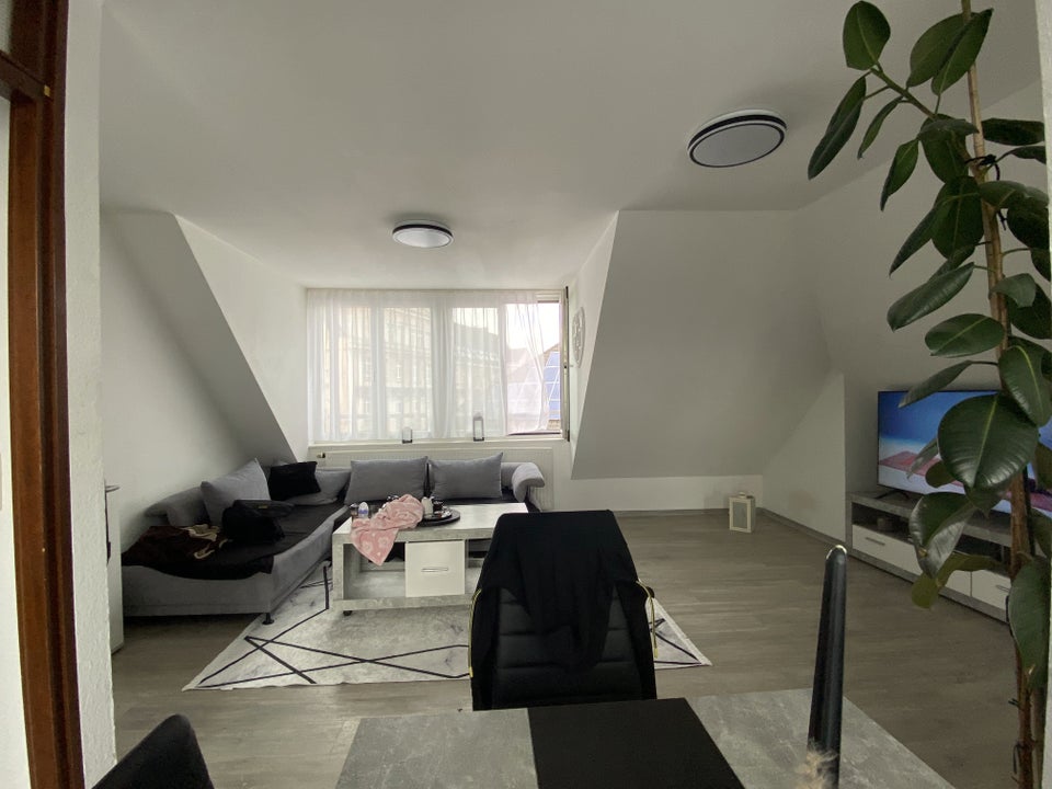 Nachmieter zum 01.05.2026 gesucht: Schicke DG-Wohnung in Düsseldorf-Rath - Photo 1