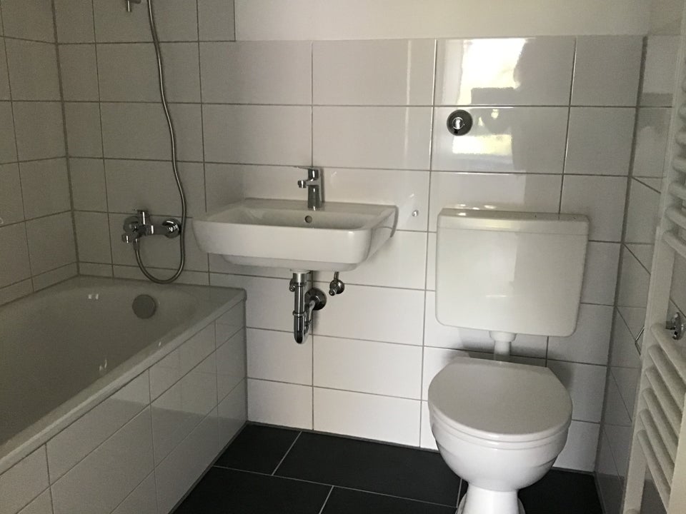 Für Ihre Familie: geräumige 3-Zimmer-Wohnung mit Balkon und Blick ins Grüne! - Photo 3