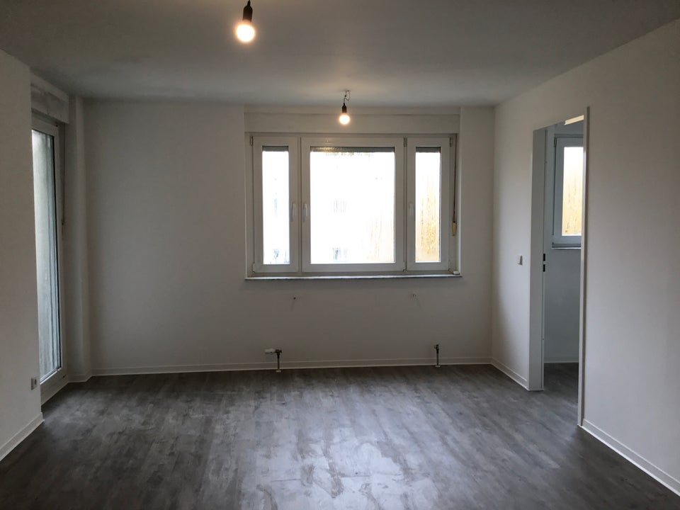 schöne 2-Zimmer-Wohnung mit Balkon und neuer Einbauküche - Photo 1