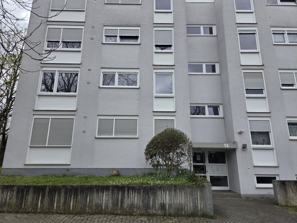 Moderne 3,5-Zimmer-Wohnung mit Balkon in zentraler Lage - Foto 3