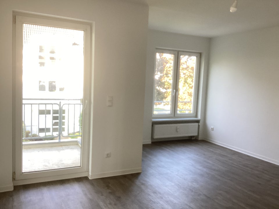 Attraktive Wohnung mit Balkon, Tageslichtbad und Stellplatzoption! - Photo 1