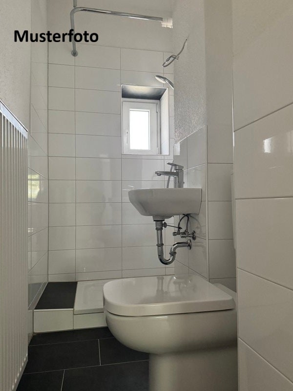 ideale, frisch sanierte 2-Zi-Wohnung in zentraler Lage - Foto 2