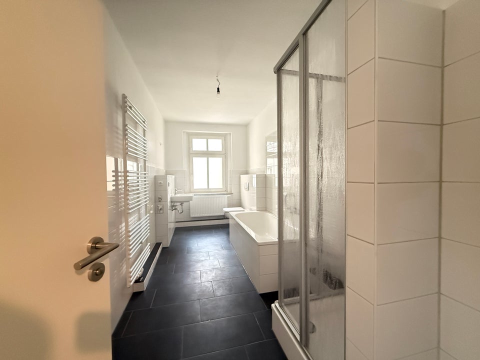 Zentrale 2,5 Zimmer-Wohnung, frisch für Sie saniert! - Photo 3