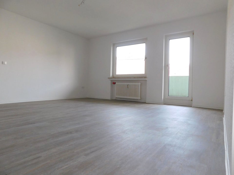 Frisch renovierte 2-Zi.-Whg. mit neuem Bad und neuem Boden - Foto 1