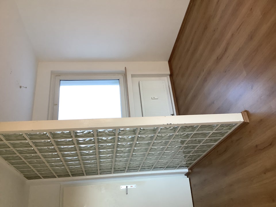 Sonnig helle 2 Zimmer mit schönem Balkon; 2er WG geeignet - Photo 2