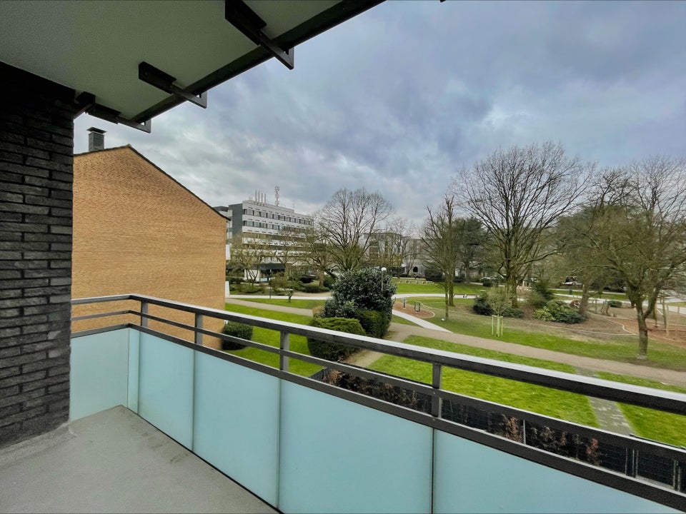 Großzügig geschnittene 2,5-Zi.-Wohnung mit Blick auf den Stadtpark! - Foto 4