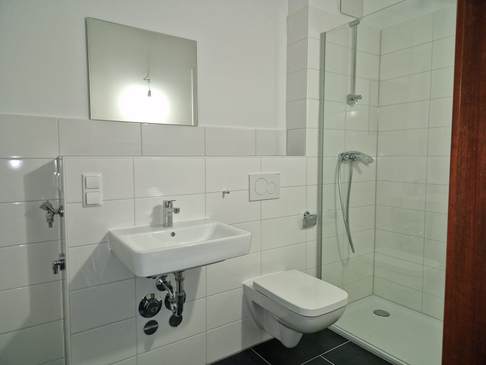 Da kommt man gern Heim. Komplett renovierte 2-Zimmer-Wohnung mit Balkon! - Photo 3