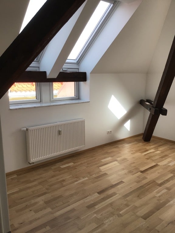 Dachgeschoss-Wohntraum mit EInbauküche! - Photo 3
