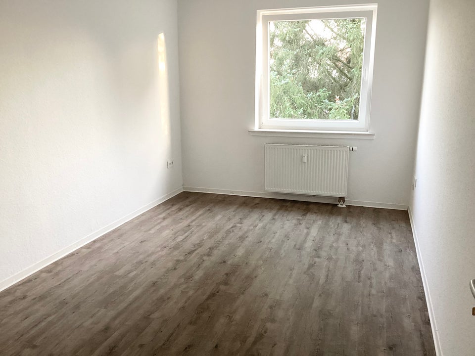 Ruhig gelegene 4-Zimmer-Wohnung mit Tageslichtbad und Balkon - Foto 3