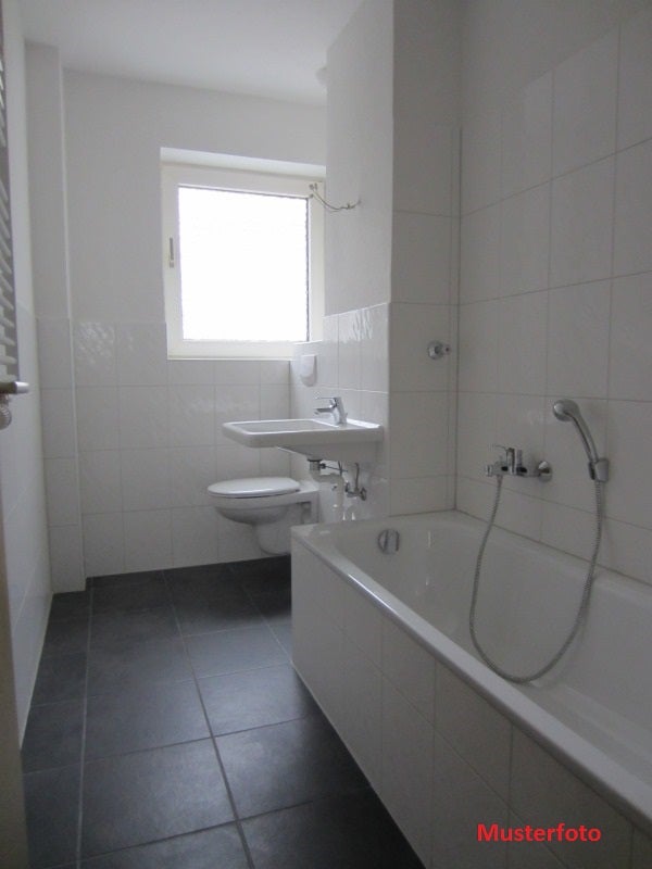 schöne 2,5-Zimmer-Wohnung im 3. OG - Photo 2