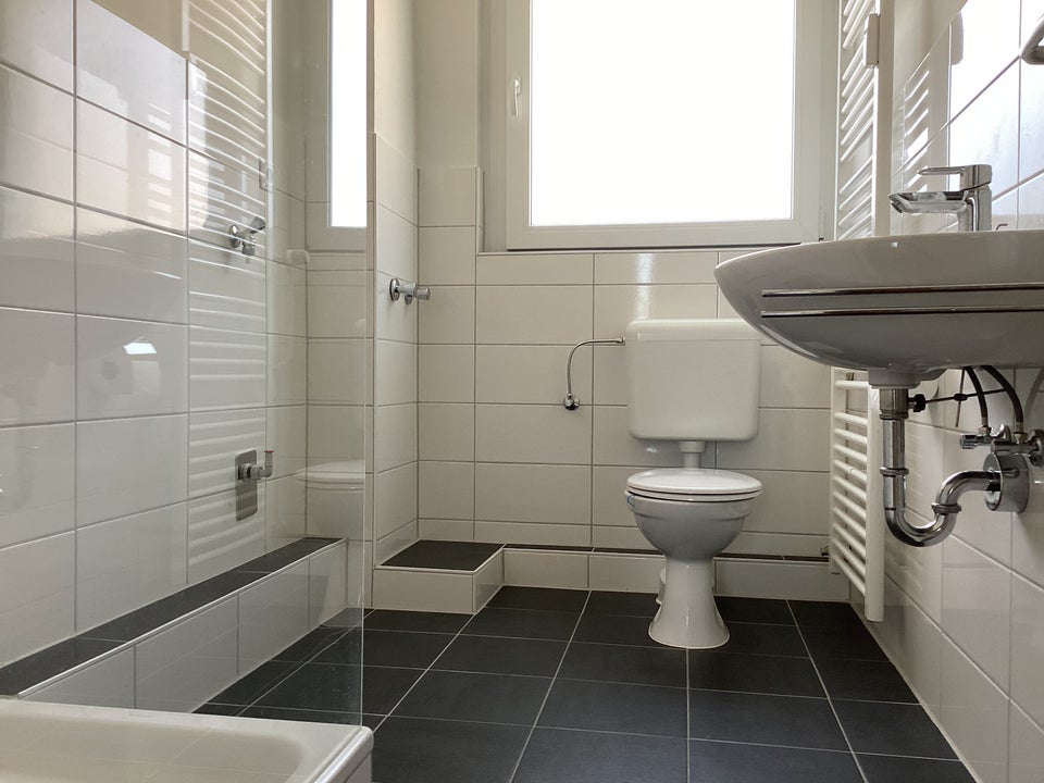 Lichtdurchflutete 2-Zimmer Wohnung mit Balkon in Baumheide - Photo 2