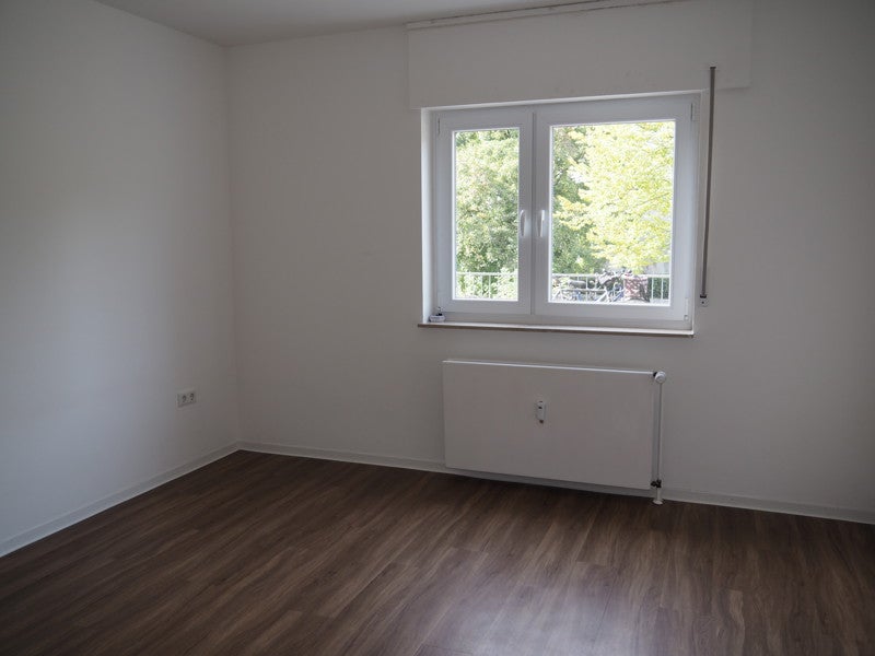 AC-West (Hörn): Helle 3-Zi.-Whg. m. Balkon und Einbauküche - Photo 2