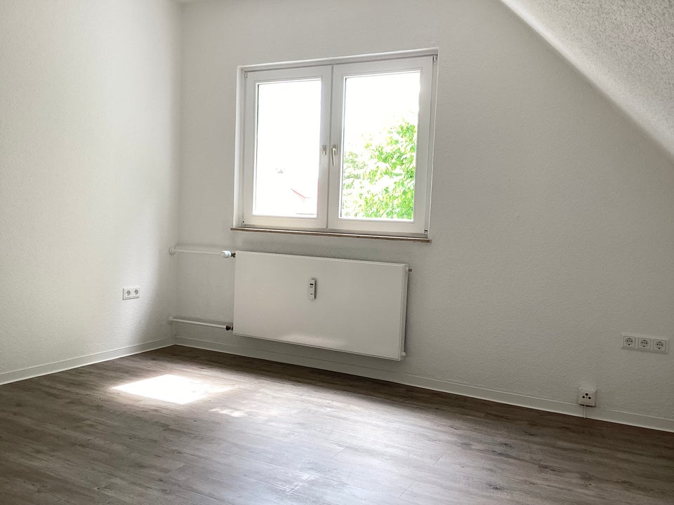 BARSINGHAUSEN - NAHE DEISTER: gemütliche 3-Zimmer-Dachgeschosswohnung mit ca. 49 m² sofort verfügbar - Foto 1