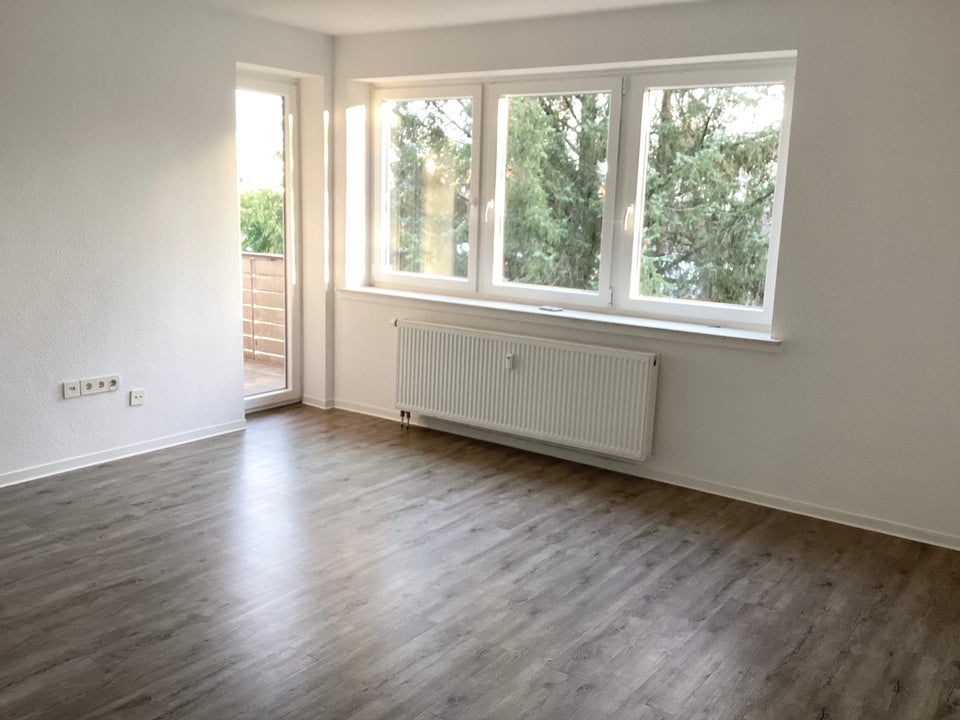 Ruhig gelegene 4-Zimmer-Wohnung mit Tageslichtbad und Balkon - Foto 1