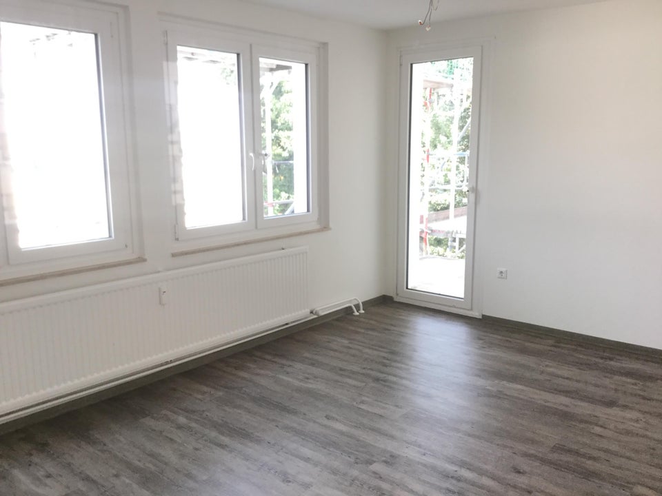 Gemütliche 3-Raumwohnung im Erdgeschoss mit Balkon zu vermieten. - Foto 2