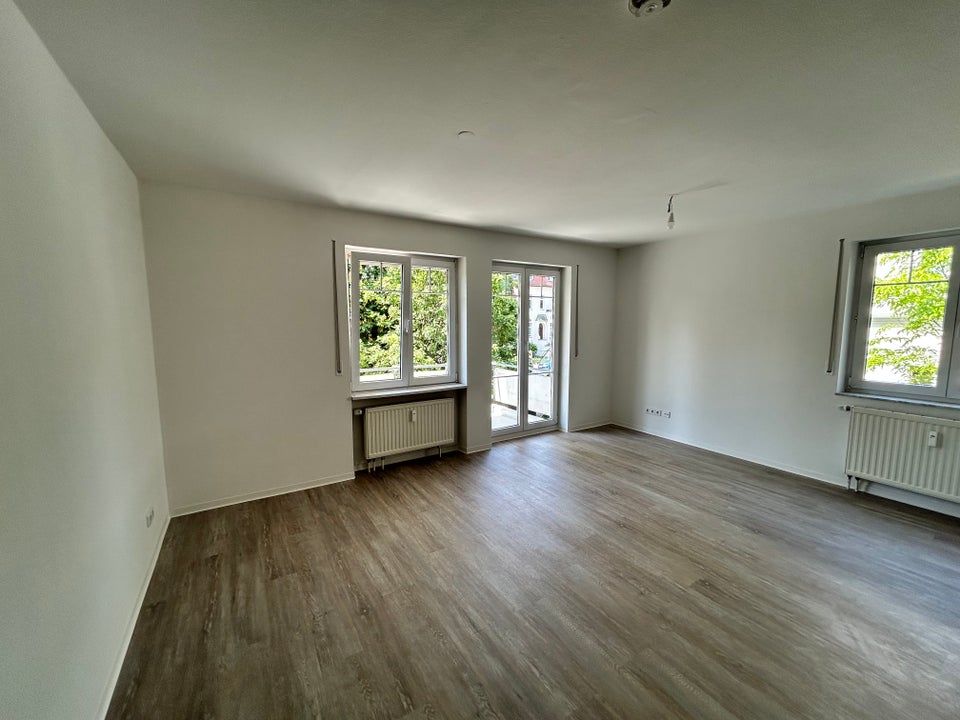 Schicke 2 Zimmerwohnung mit großem Balkon - ab sofort Bezugsfertig! - Foto 1