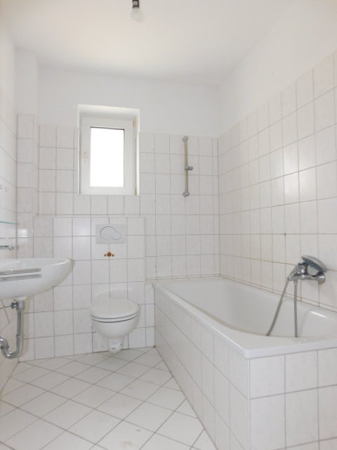 Sehr schöne 3-Zimmerwohnung zentral gelegen mit Balkon und Vinylboden... - Photo 1