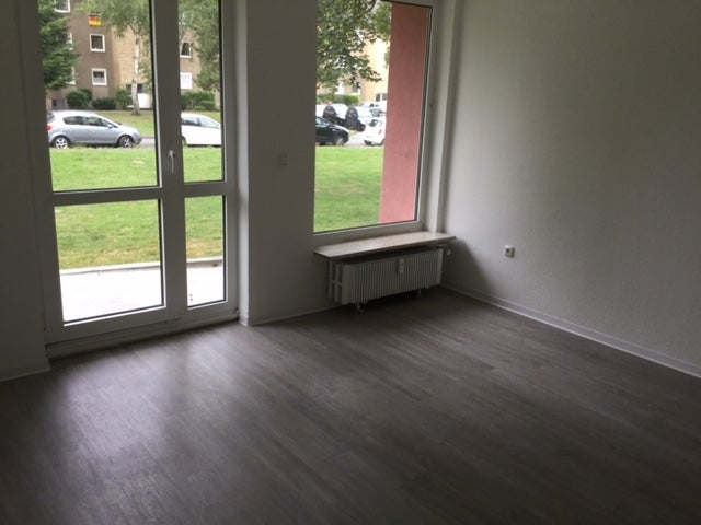 Bezugsfertige 3-Zimmer-EG.-Wohnung mit Balkon und ebenerdigem Duschbad - Foto 1