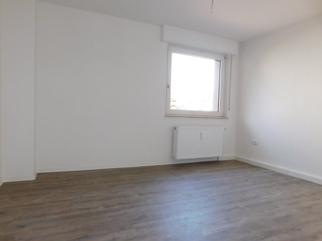 Sehr schöne 3-Zimmerwohnung zentral gelegen mit Balkon und Vinylboden... - Photo 4