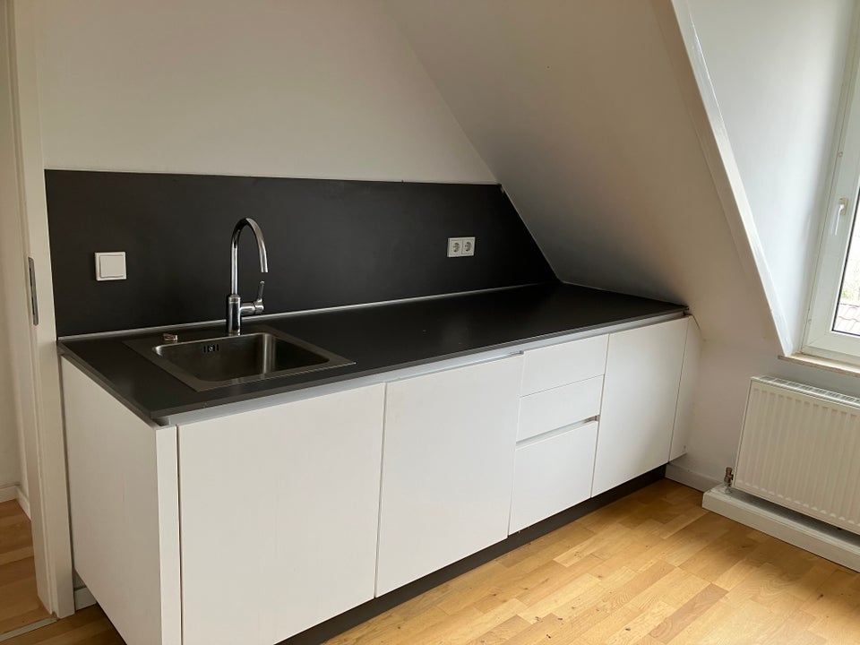 Schicke 3 Zimmerwohnung mit Tageslichtbad und Küche - Foto 2